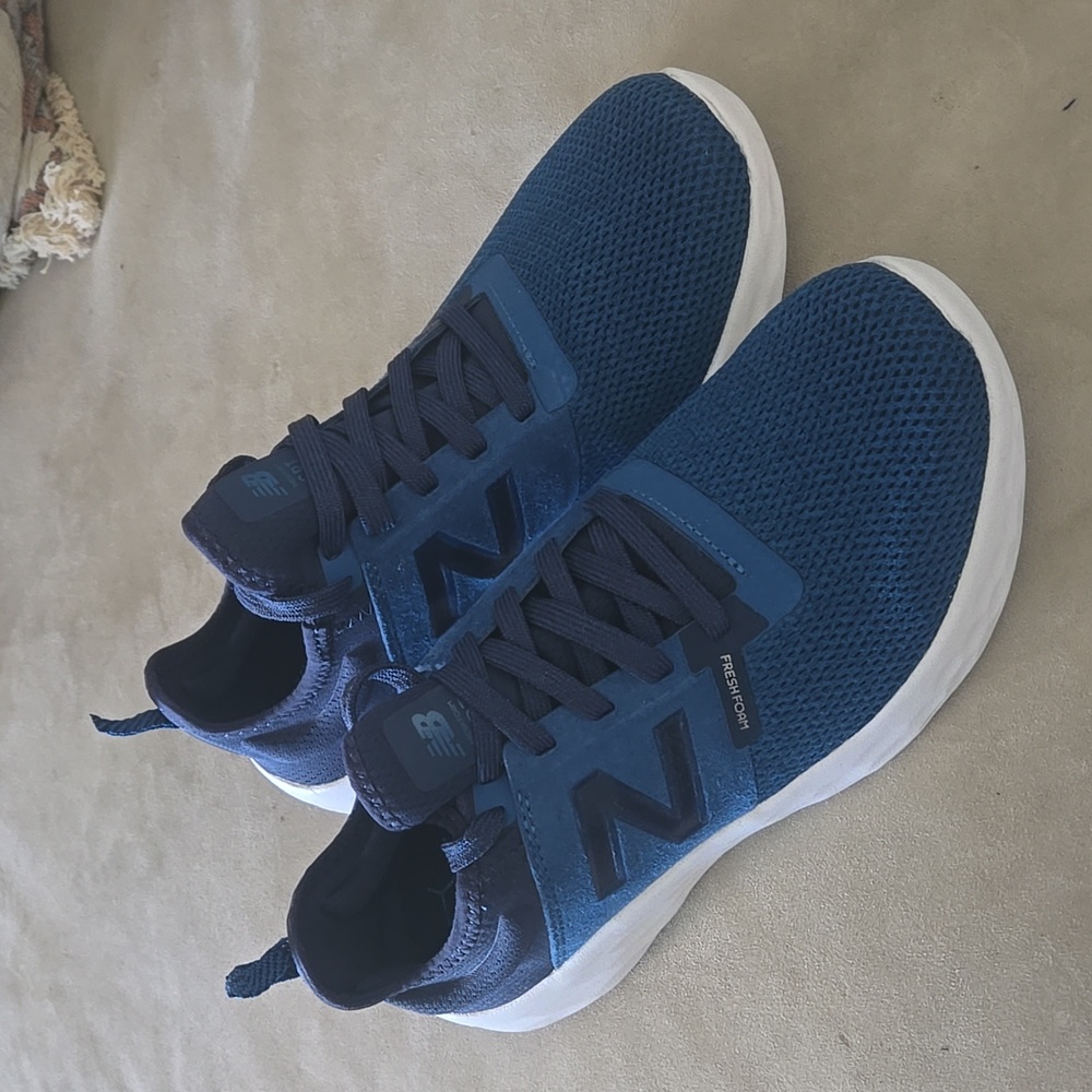 New Balance tennis shoes